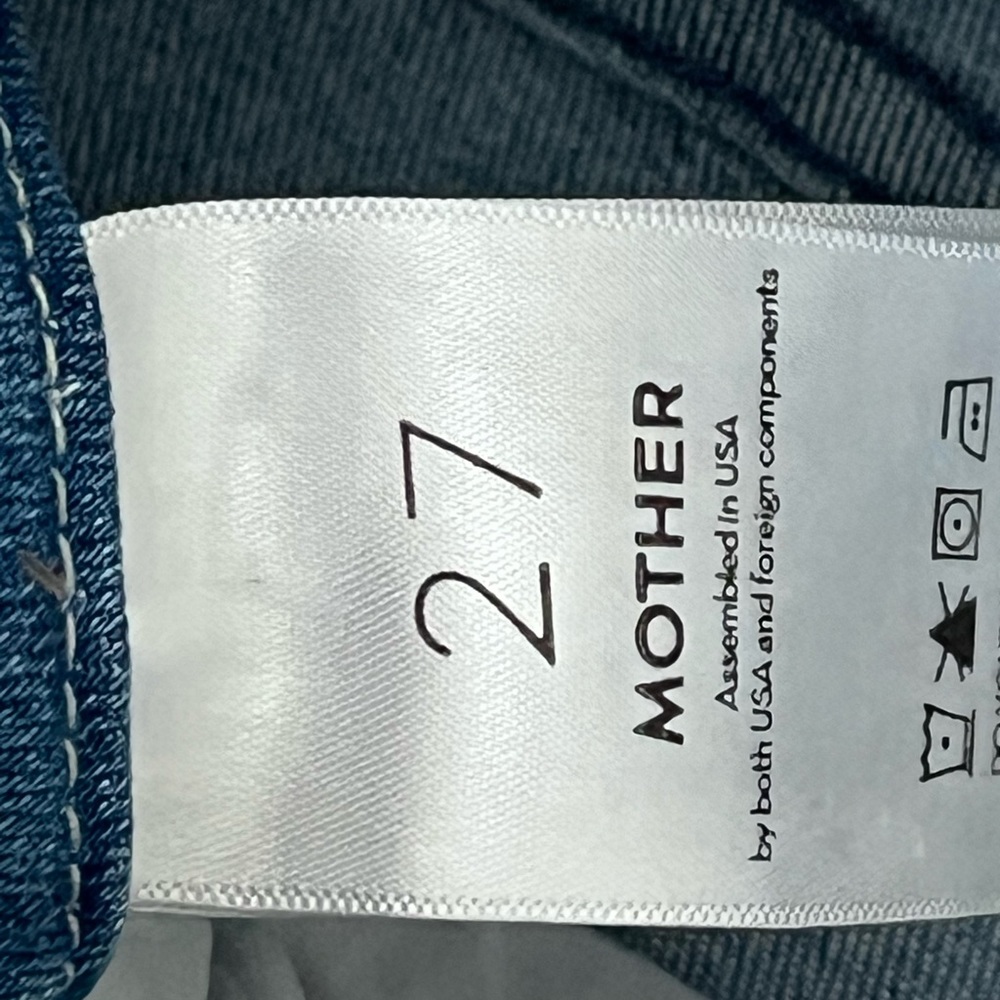 Mother jeans size 27 I put a patch on the left side to close the opening.